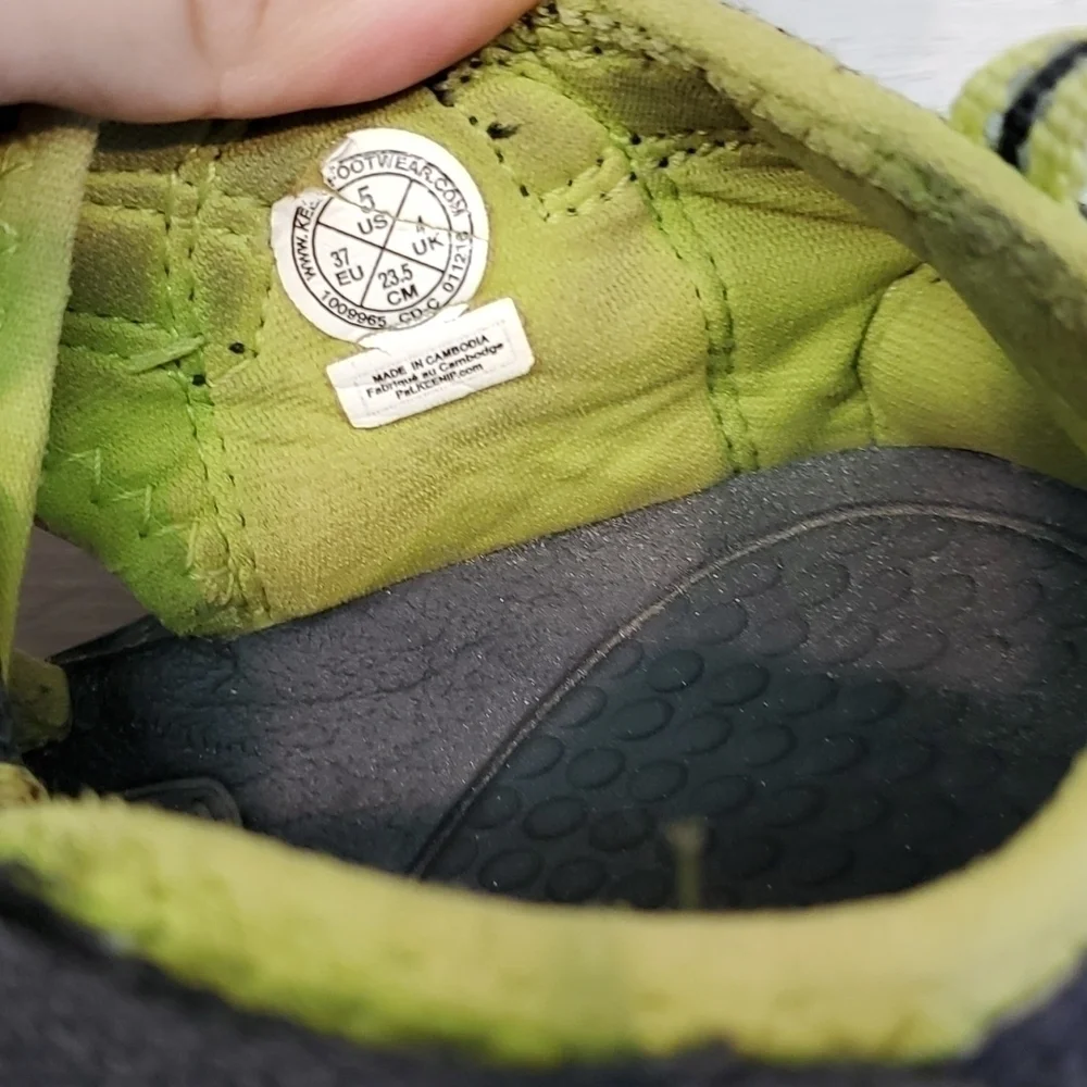 Keen Kids Big Boy Sandals Outdoor Hiking shoes sz 5